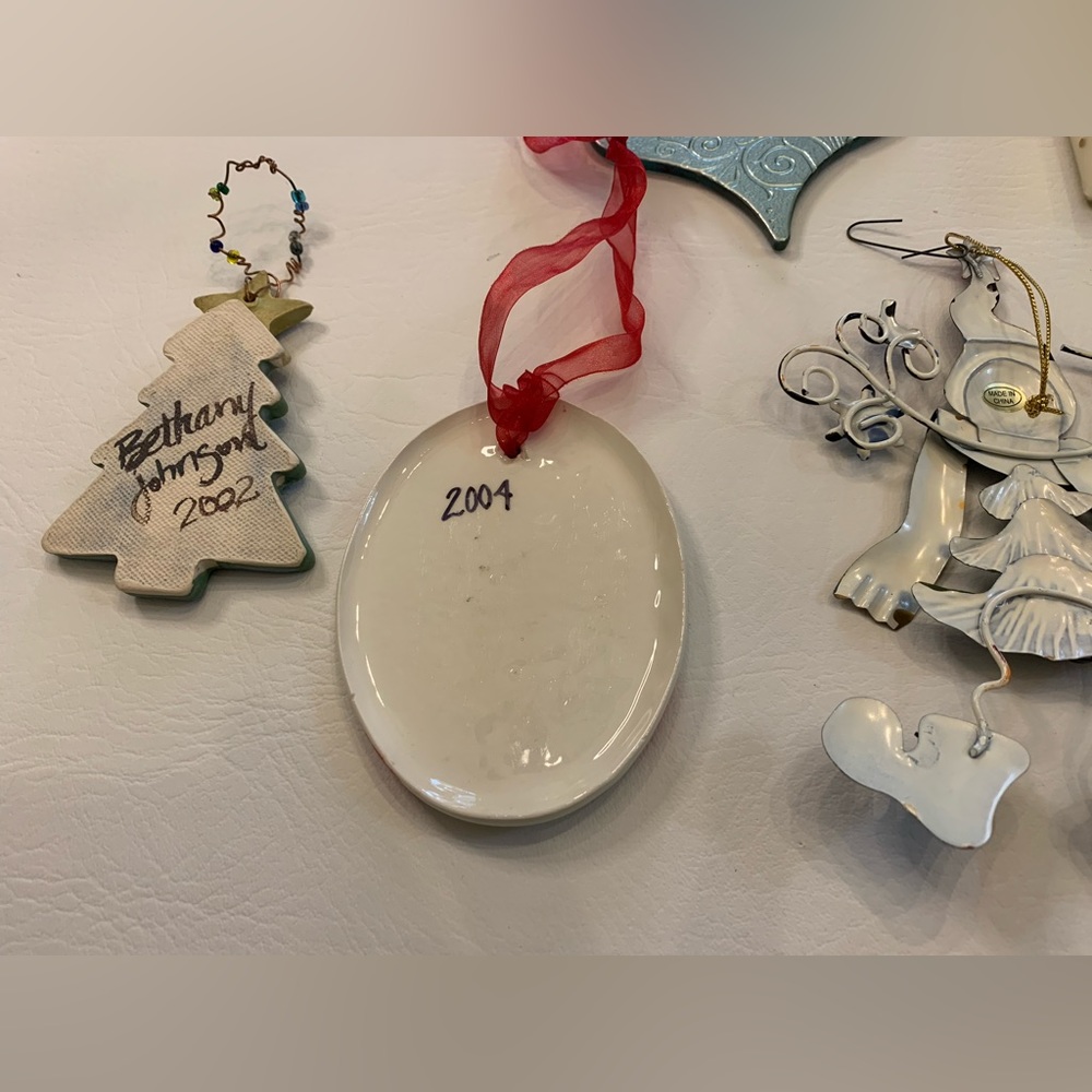 Lot of 6 assorted Christmas ornaments, ceramic and multi media - Picture 9 of 9
